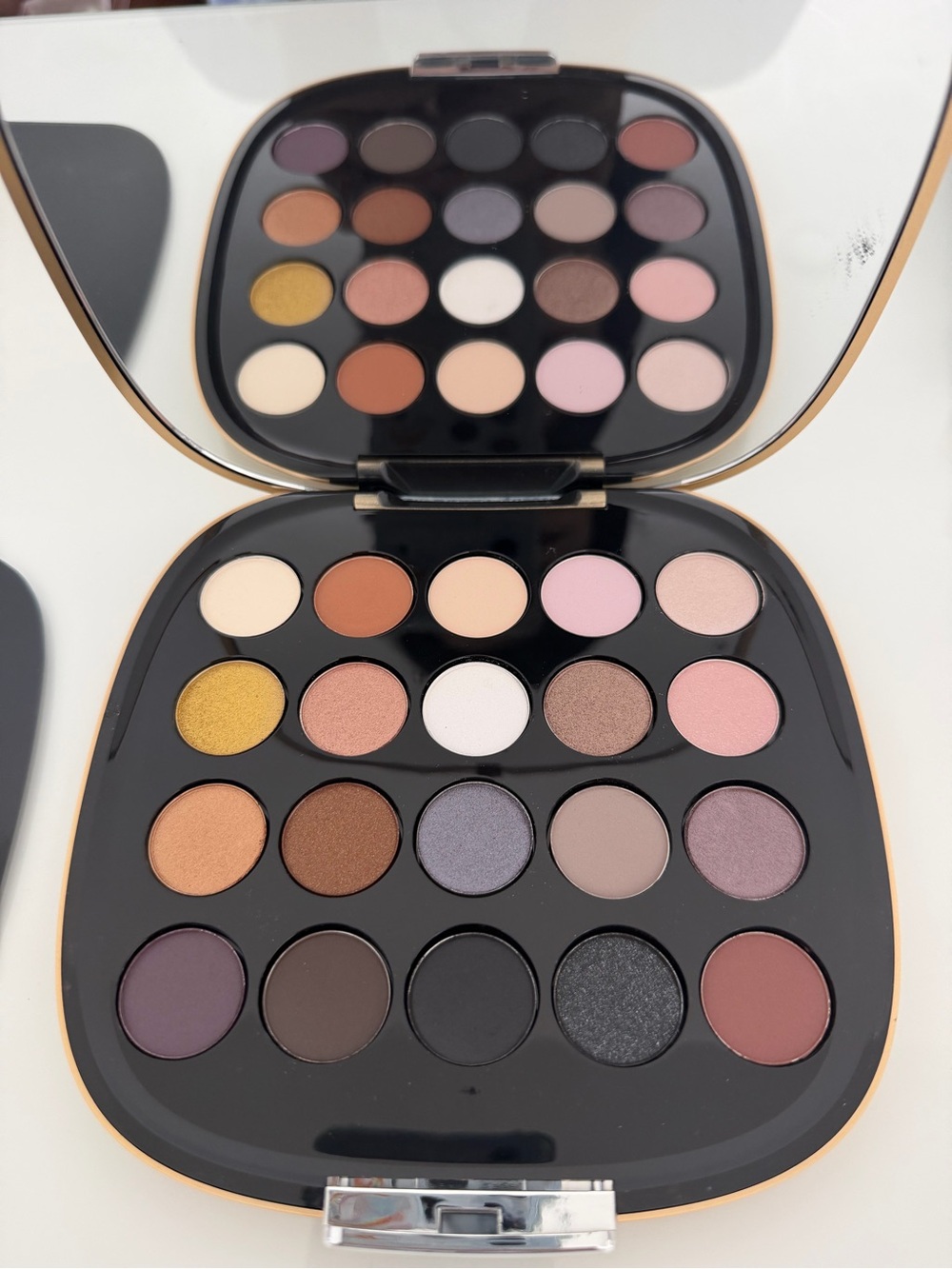Marc Jacobs "Style Eye-Con No. 20" Eyeshadow Palette - Picture 4 of 4